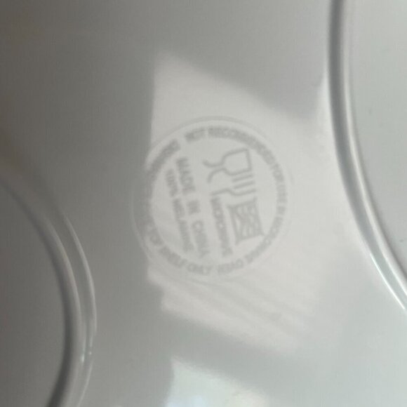 Set of 2 Melamine Butterfly Plastic Plates 9" x 6" summer Picnic! - Picture 4 of 4